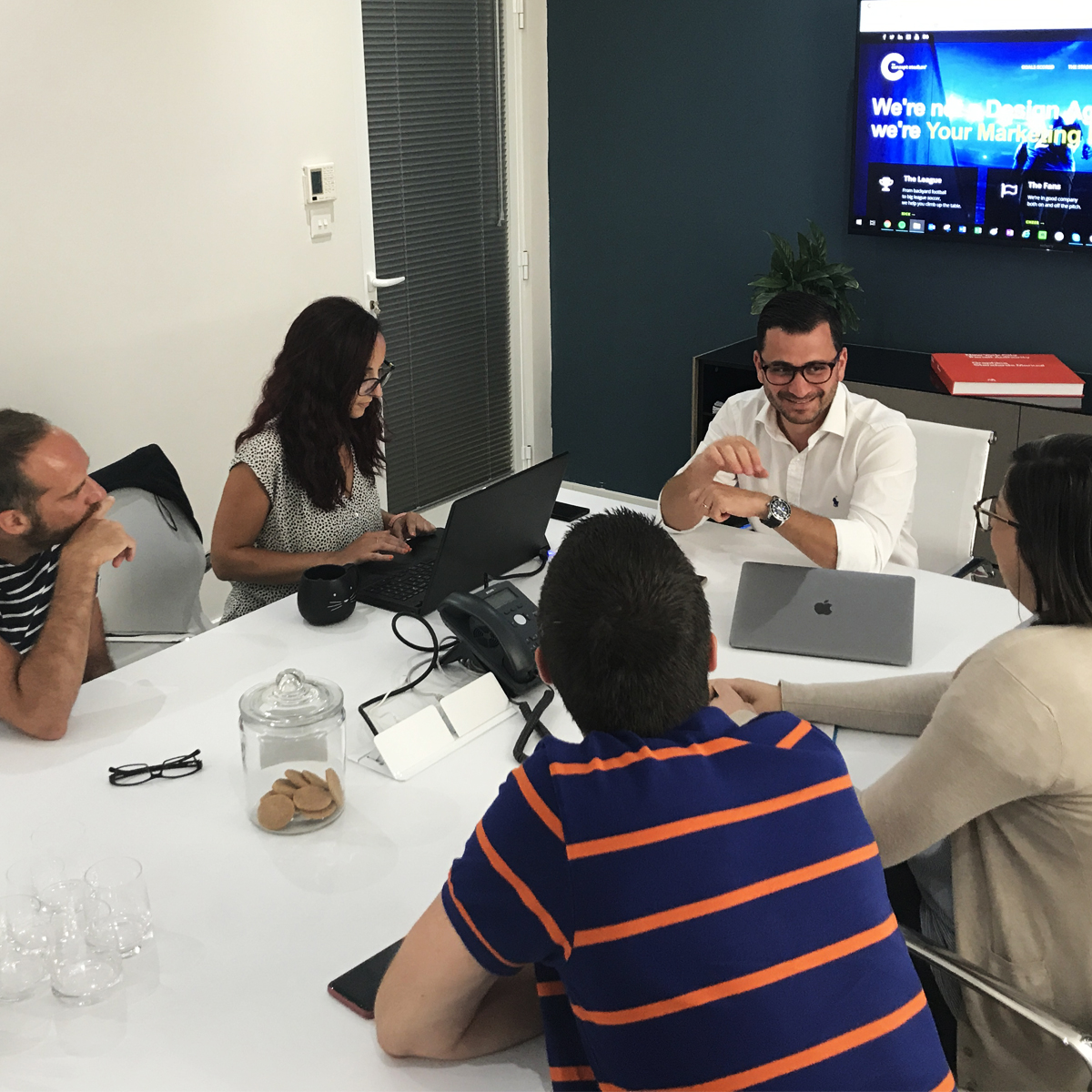 1-Hour Meetings & The Echo-Chamber Effect